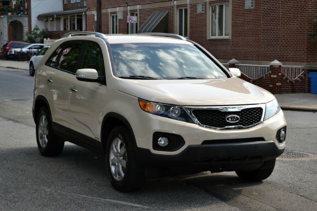 2011 Kia Sorento LS Truck