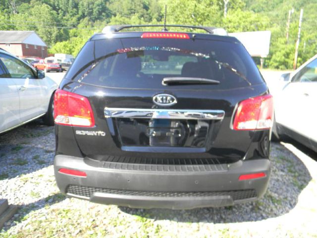 2011 Kia Sorento LS Truck