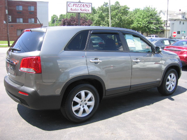 2012 Kia Sorento LS Truck