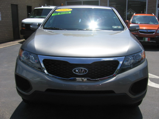 2012 Kia Sorento LS Truck