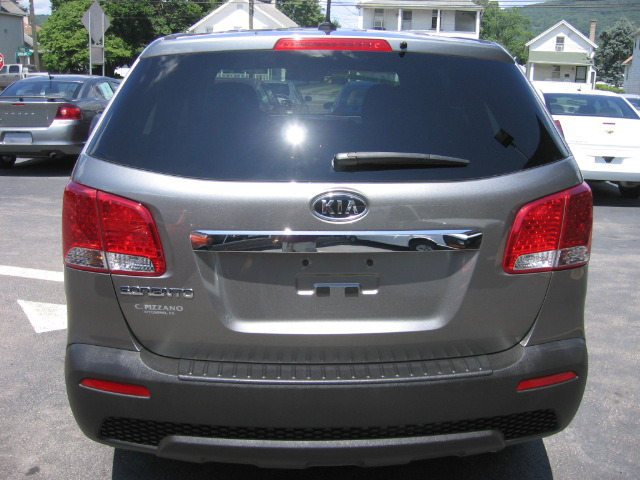 2012 Kia Sorento LS Truck