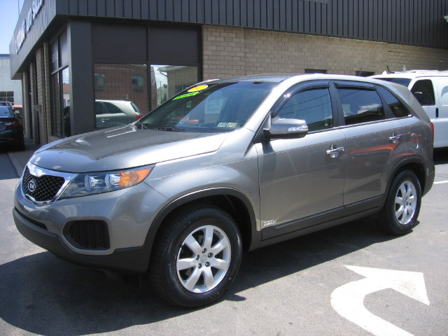 2012 Kia Sorento LS Truck