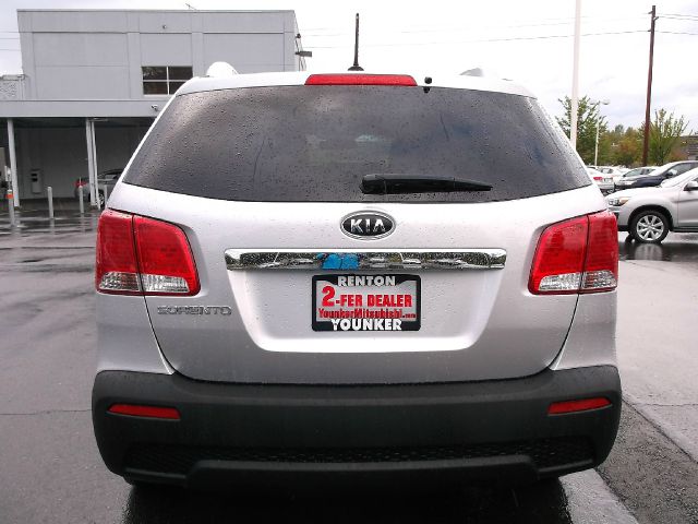 2012 Kia Sorento LS Truck