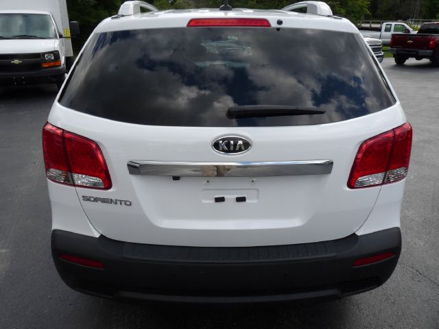 2013 Kia Sorento LS Truck