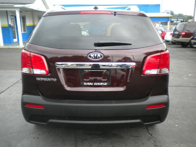 2013 Kia Sorento XE 4x4 Truck