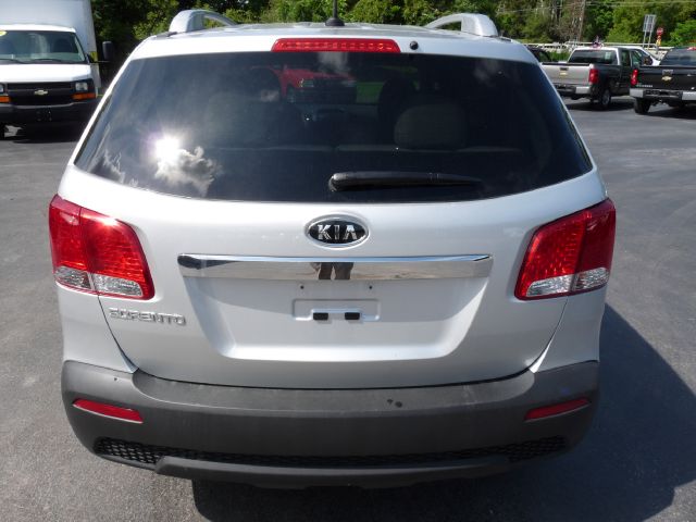 2013 Kia Sorento E350 15 Passanger Van XLT