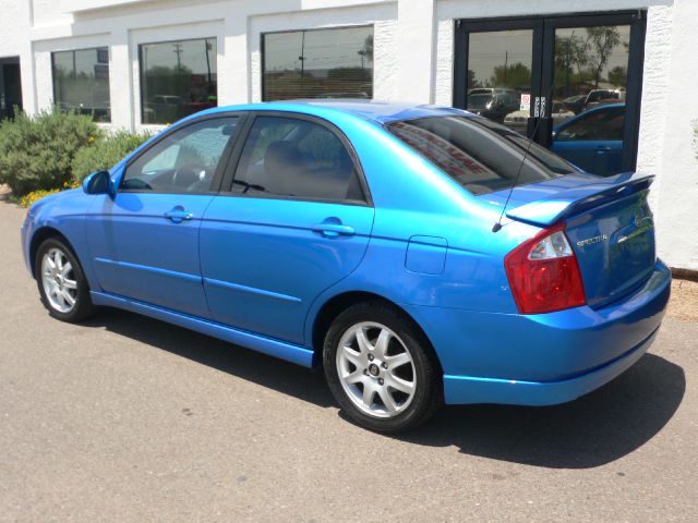 2005 Kia Spectra AWD, REAR DVD, Navigation, 3RD ROW, Mem/heat Seats