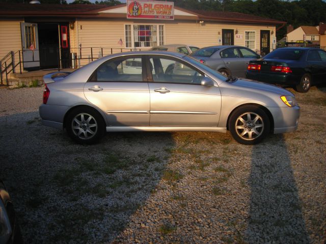 2005 Kia Spectra AWD, REAR DVD, Navigation, 3RD ROW, Mem/heat Seats