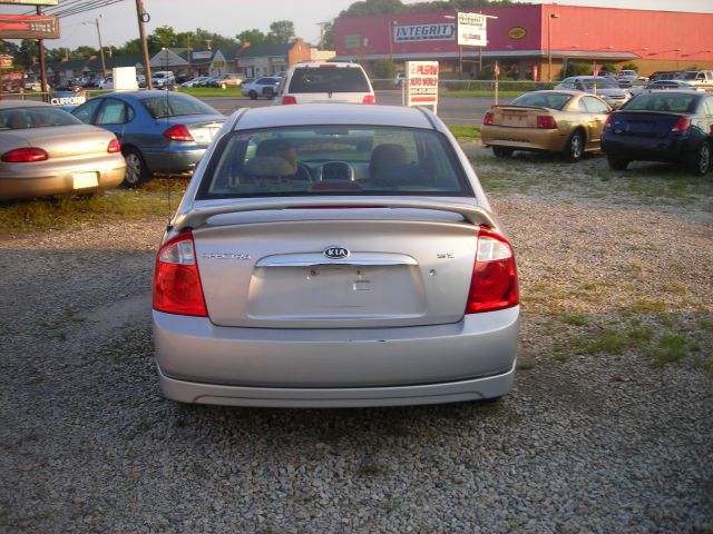 2005 Kia Spectra AWD, REAR DVD, Navigation, 3RD ROW, Mem/heat Seats