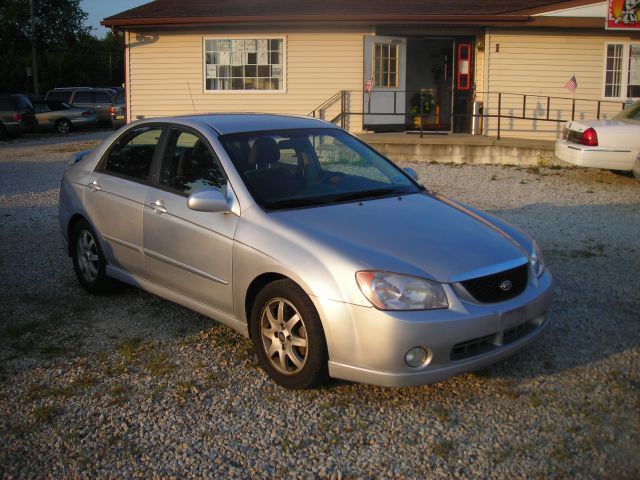 2005 Kia Spectra AWD, REAR DVD, Navigation, 3RD ROW, Mem/heat Seats