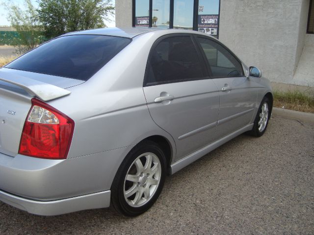 2006 Kia Spectra AWD, REAR DVD, Navigation, 3RD ROW, Mem/heat Seats