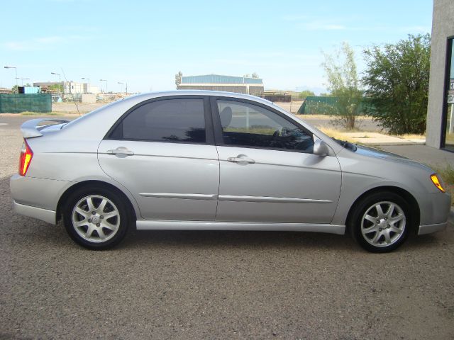 2006 Kia Spectra AWD, REAR DVD, Navigation, 3RD ROW, Mem/heat Seats