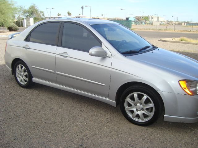 2006 Kia Spectra AWD, REAR DVD, Navigation, 3RD ROW, Mem/heat Seats