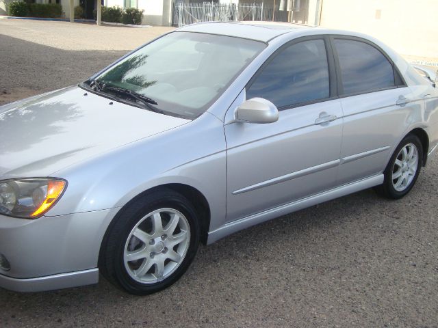 2006 Kia Spectra AWD, REAR DVD, Navigation, 3RD ROW, Mem/heat Seats