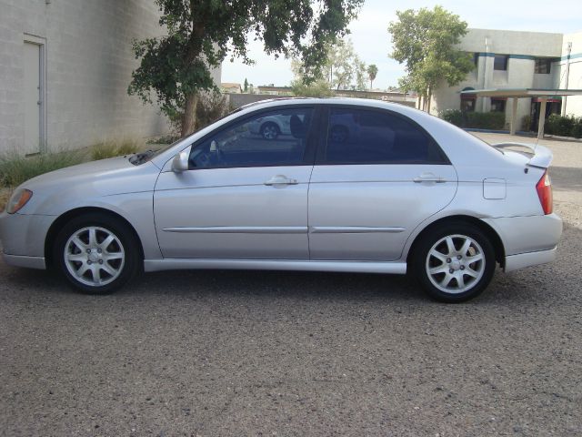 2006 Kia Spectra AWD, REAR DVD, Navigation, 3RD ROW, Mem/heat Seats