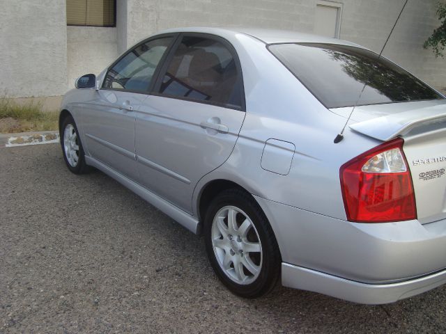 2006 Kia Spectra AWD, REAR DVD, Navigation, 3RD ROW, Mem/heat Seats