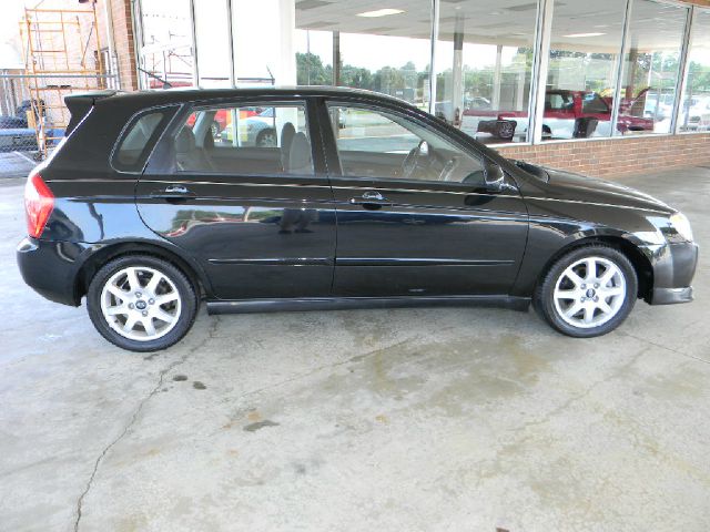 2005 Kia Spectra5 Base