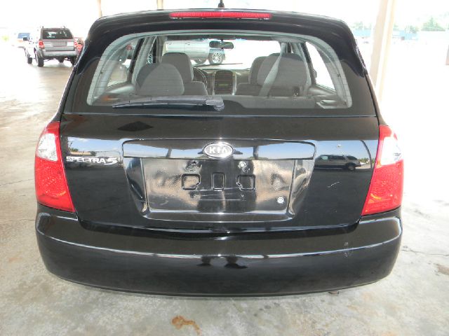 2005 Kia Spectra5 Base