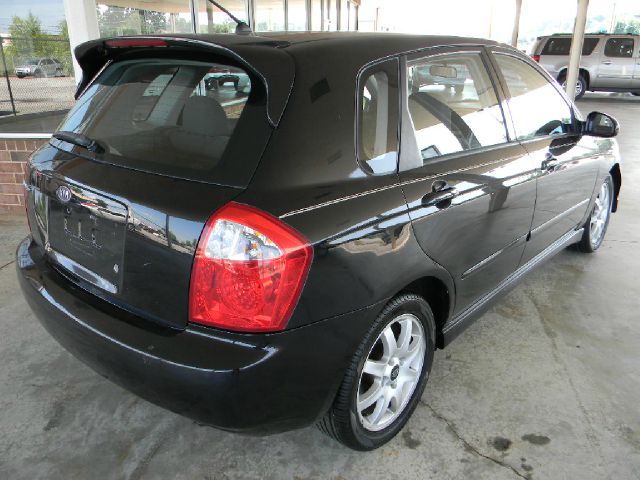 2005 Kia Spectra5 Base