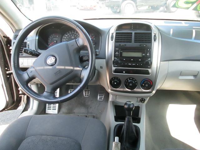 2005 Kia Spectra5 Base