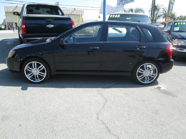 2005 Kia Spectra5 Base