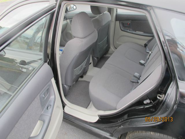 2005 Kia Spectra5 Base