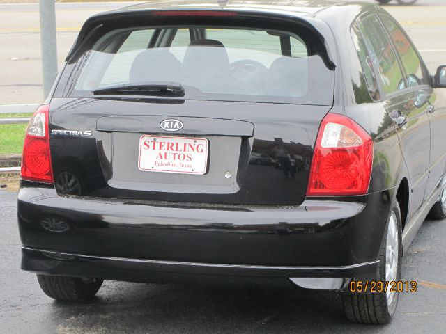 2005 Kia Spectra5 Base