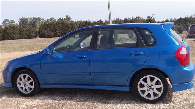 2005 Kia Spectra5 Base