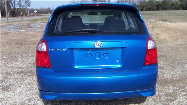 2005 Kia Spectra5 Base