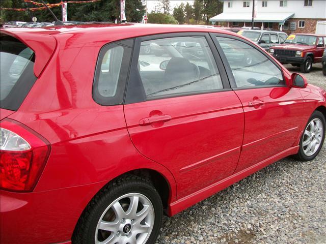 2005 Kia Spectra5 Base