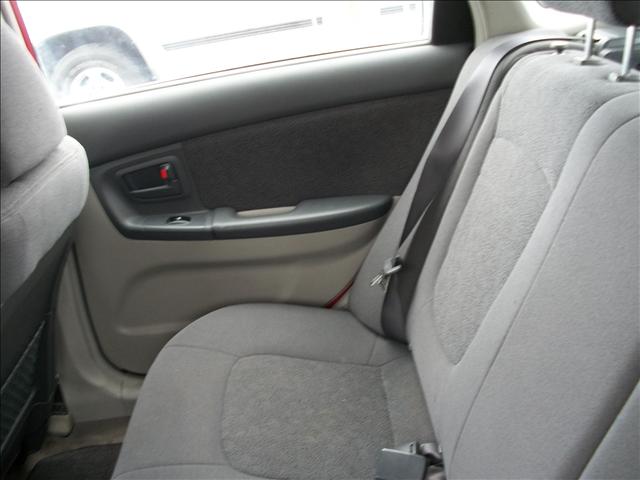 2005 Kia Spectra5 Base