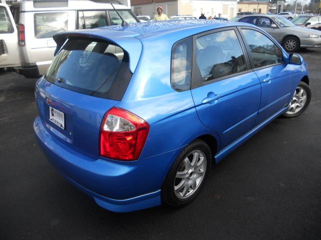 2005 Kia Spectra5 W/leather