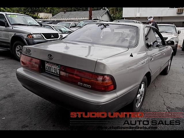 1994 Lexus ES 300 2