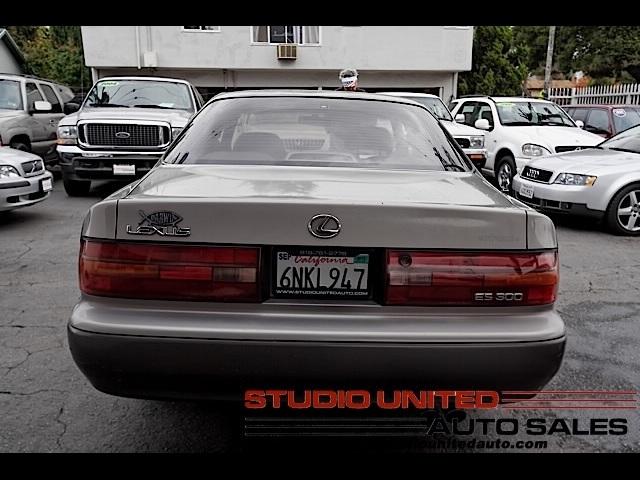 1994 Lexus ES 300 2