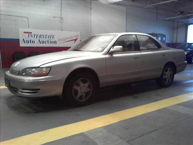 1996 Lexus ES 300 4dr Sdn LS Premium