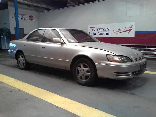 1996 Lexus ES 300 4dr Sdn LS Premium