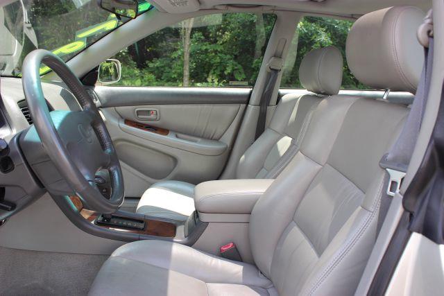 1997 Lexus ES 300 L.T. 4-w.d. 5.3L