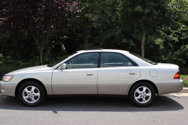 1997 Lexus ES 300 L.T. 4-w.d. 5.3L