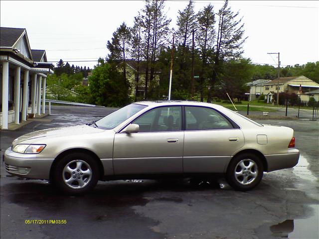 1999 Lexus ES 300 Base