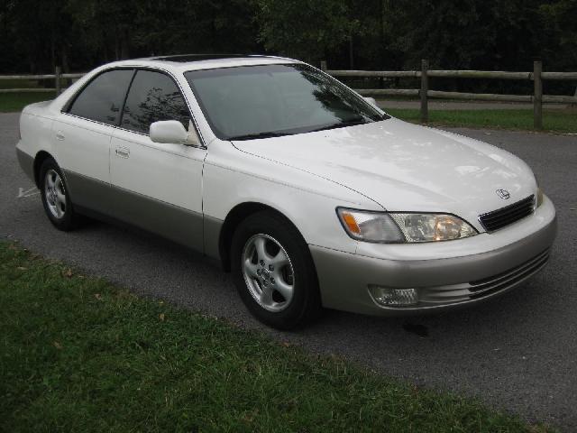 1999 Lexus ES 300 Base