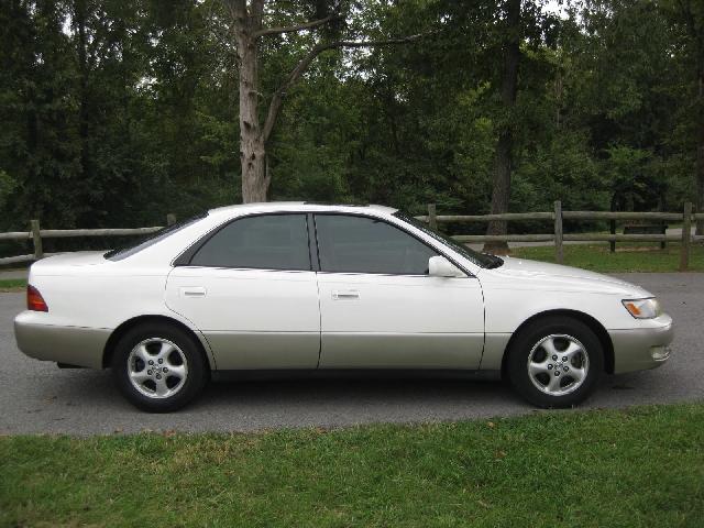 1999 Lexus ES 300 Base