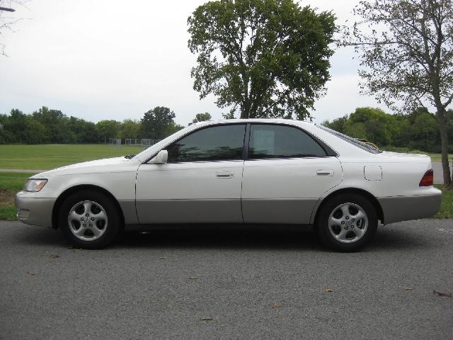 1999 Lexus ES 300 Base