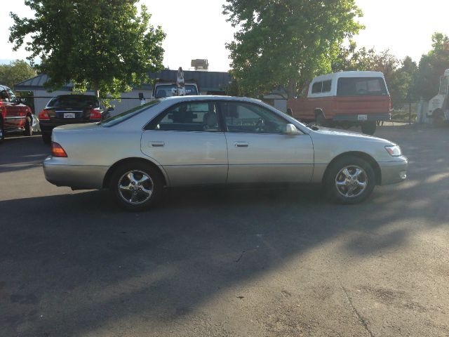 1999 Lexus ES 300 Base