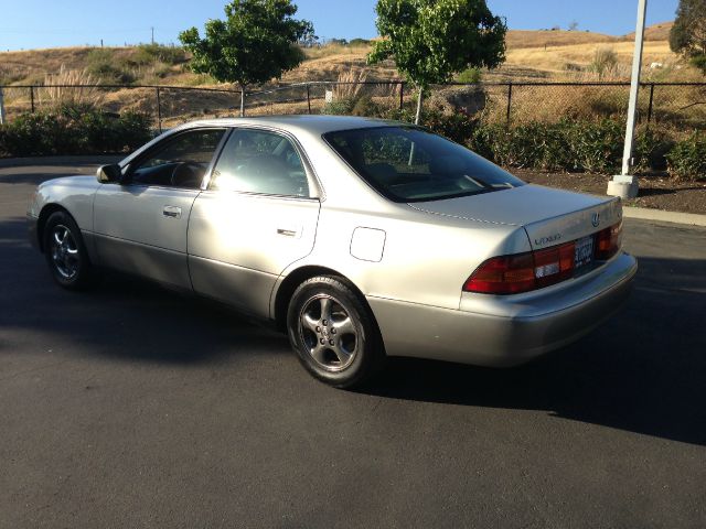 1999 Lexus ES 300 Base