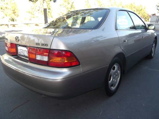 1999 Lexus ES 300 Base