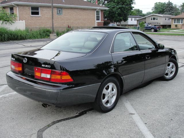 1999 Lexus ES 300 L.T. 4-w.d. 5.3L