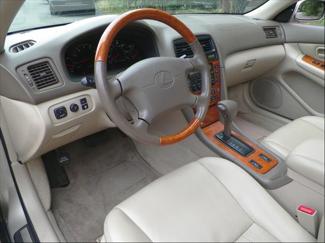 2000 Lexus ES 300 Base