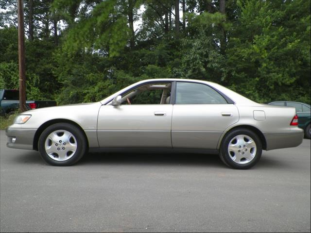 2000 Lexus ES 300 Base