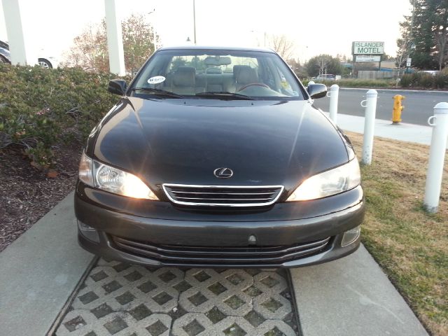 2000 Lexus ES 300 Base