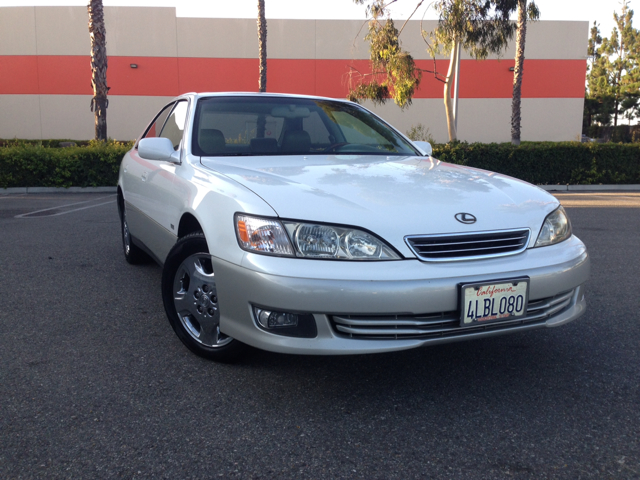 2000 Lexus ES 300 Base